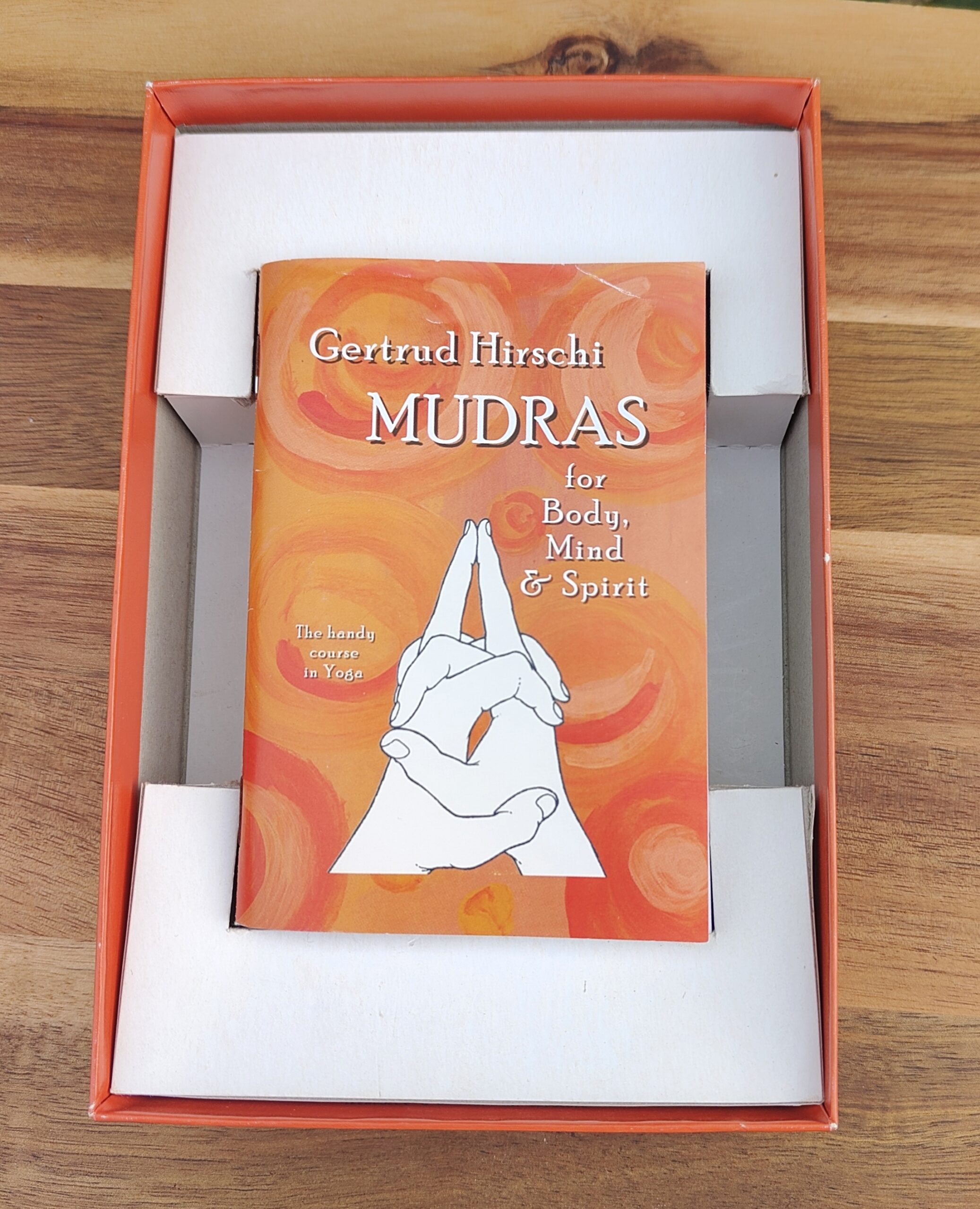 Mudras for Body, Mind & Spirit - The Hand Course in Yoga (2.Hand)